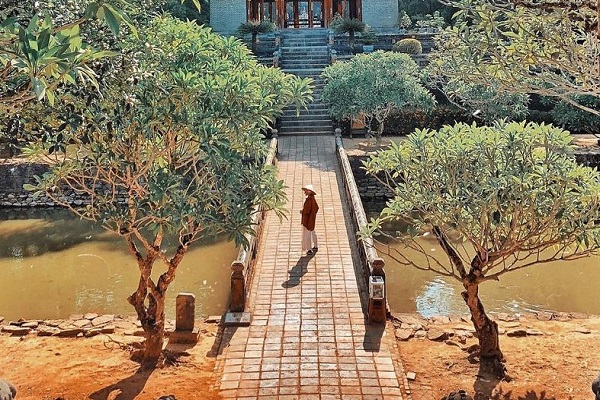 Lăng Minh Mạng lại mang nét đẹp đậm chất Việt