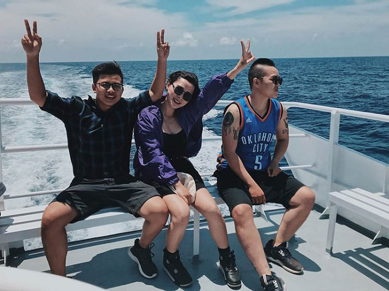 Di chuyển bằng tàu cao tốc Di chuyển bằng tàu cao tốc