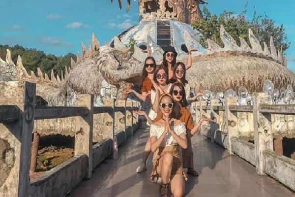 Công Viên hồ Thủy Tiên bỏ hoang vẫn thu hút khách bởi sự huyền bí