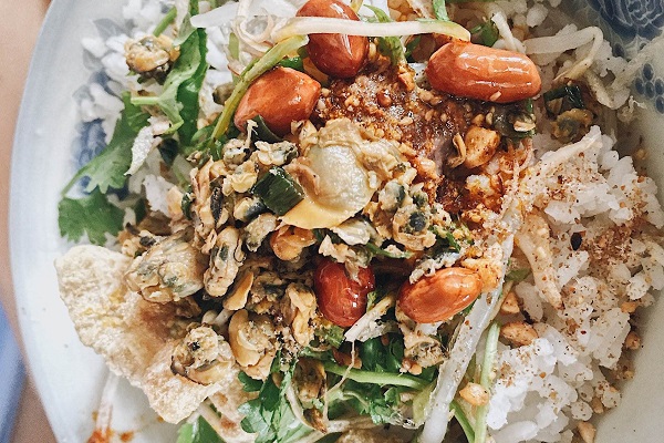 Bát cơm hến giản dị mà làm say đắm bao thực khách