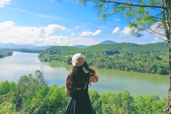 Đồi Vọng Cảnh bên dòng sông Hương