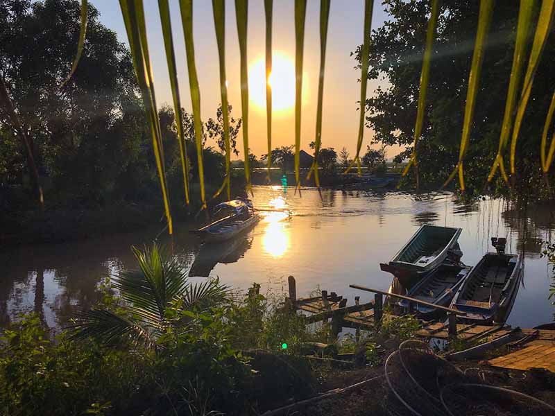 Đầm Đ&ocirc;ng hồ trong buổi chiều t&agrave;