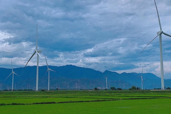 Cánh đồng quạt gió (14km) Cánh đồng quạt gió (14km)