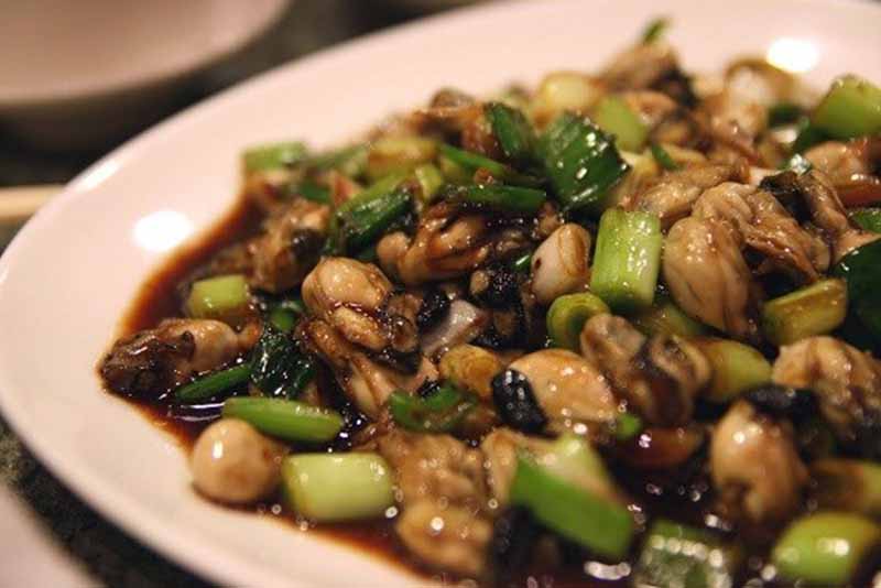 Hàu son xào là món ăn dân dã của người dân biển đảo Lý Sơn