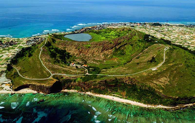 Hồ nước ngọt trên đỉnh Thới Lới