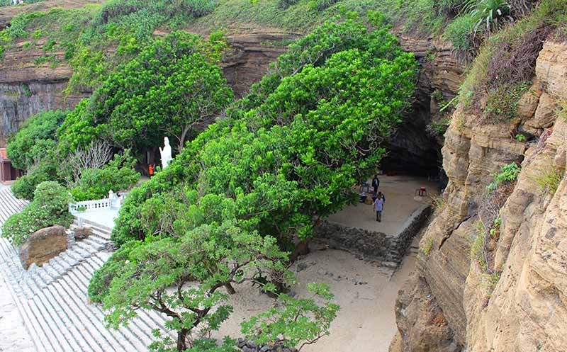 Hồ nước ngọt trên đỉnh Thới Lới