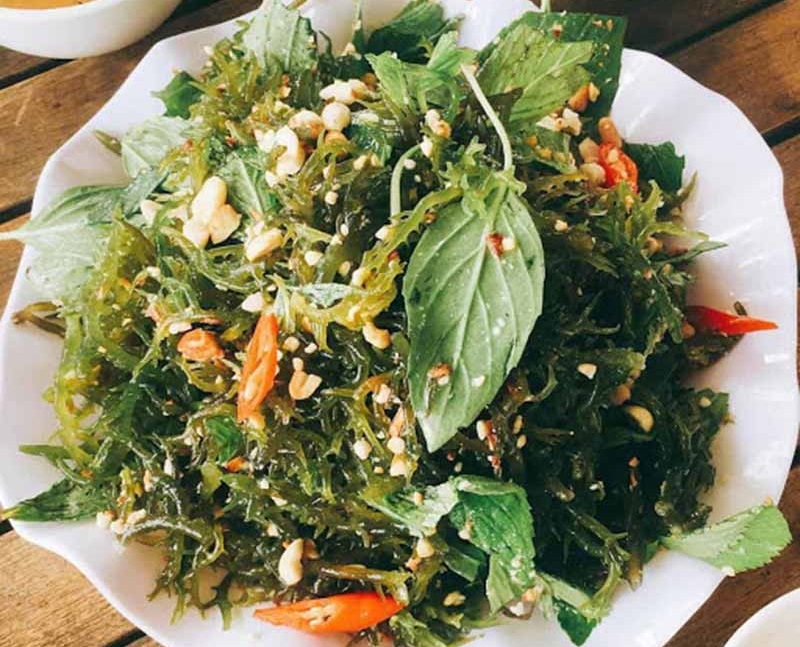 Gỏi rong biển lạ miệng là món ăn đặc sản của Lý Sơn