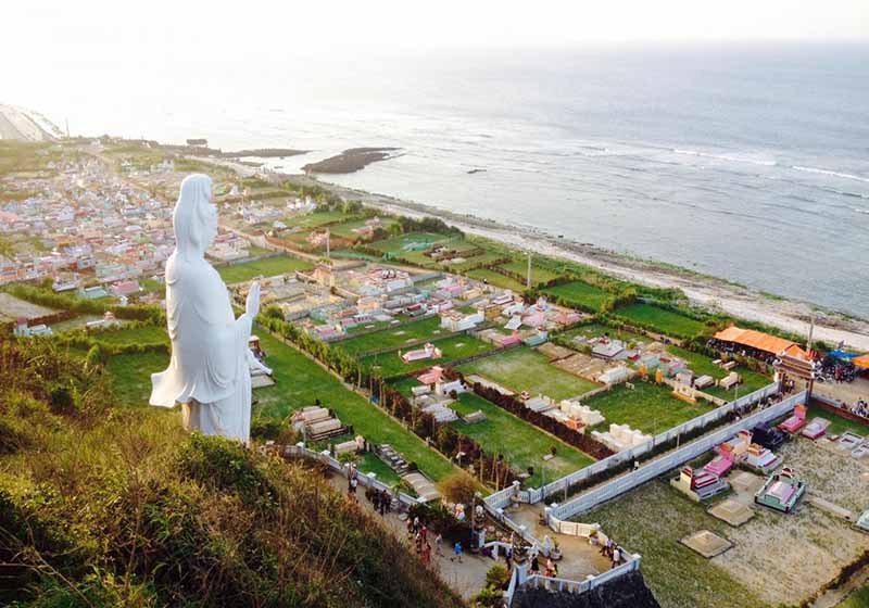 Chùa Đục là ngôi chùa nổi tiếng và được người dân rất coi trọng