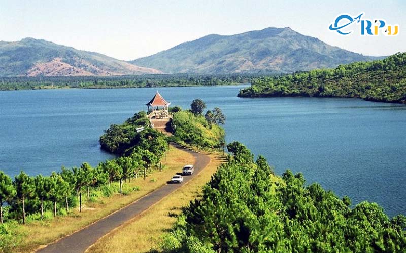 Hồ Lak được xem là hồ nước ngọt lớn nhất Tây Nguyên và lớn thứ 2 của nước ta