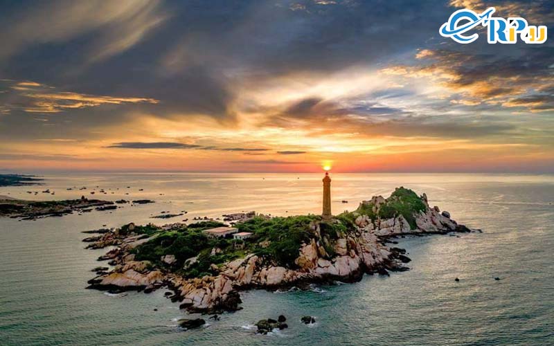 Hải Đăng Kê Gà được xem là ngọn hải đăng cao và cổ nhất Việt Nam. Hải Đăng Kê Gà được xem là ngọn hải đăng cao và cổ nhất Việt Nam.