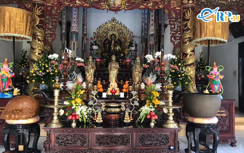 Chùa Linh Sơn cũng là một điểm nhấn thu hút du khách. Chùa Linh Sơn cũng là một điểm nhấn thu hút du khách.