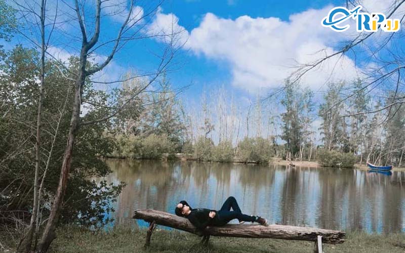 Hồ Cốc sở hữu cho mình một vẻ đẹp hoang sơ, quyến rũ hiếm nơi nào có được. Hồ Cốc sở hữu cho mình một vẻ đẹp hoang sơ, quyến rũ hiếm nơi nào có được.