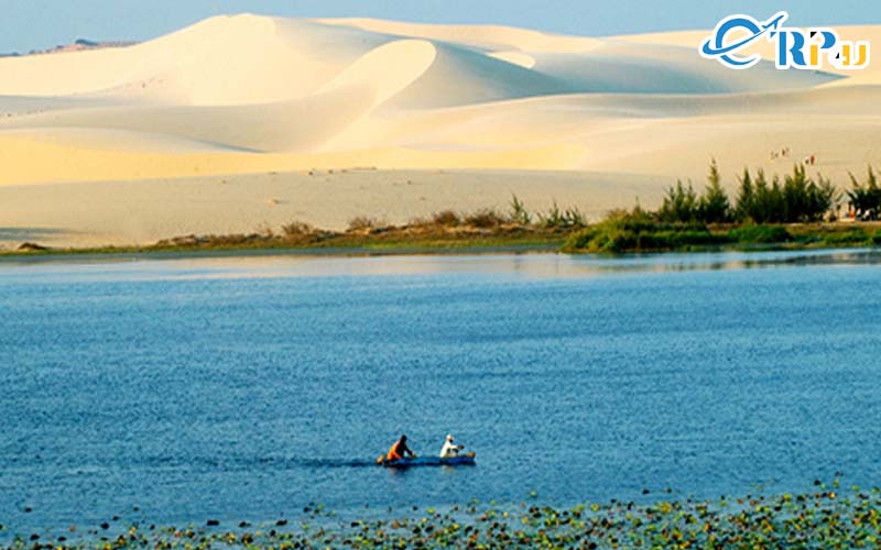 Bàu Trắng là địa điểm đặc biệt nhất trong những địa điểm du lịch tại Phan Thiết Bàu Trắng là địa điểm đặc biệt nhất trong những địa điểm du lịch tại Phan Thiết