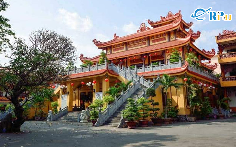 chùa Phổ Quang đã được xây dựng theo hơi hướng khá hiện đại chùa Phổ Quang đã được xây dựng theo hơi hướng khá hiện đại