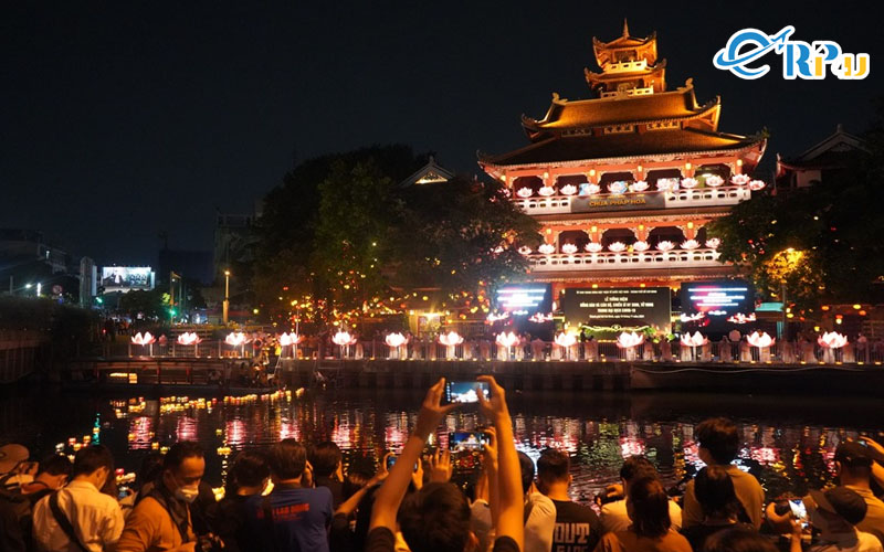 Đặc biệt là lễ Phật Đản-đây được xem là lễ hội đặc trưng và nổi bật nhất tại chùa.