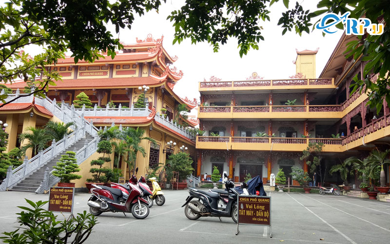 Chùa Phổ Quang được biết đến là một ngôi chùa là địa điểm du lịch tâm linh nổi tiếng Chùa Phổ Quang được biết đến là một ngôi chùa là địa điểm du lịch tâm linh nổi tiếng