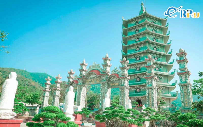 Chùa Linh Ứng là một địa điểm mang đậm dấu ấn Đại Thừa Phật giáo tại Việt Nam ở thế kỷ 21 Chùa Linh Ứng là một địa điểm mang đậm dấu ấn Đại Thừa Phật giáo tại Việt Nam ở thế kỷ 21