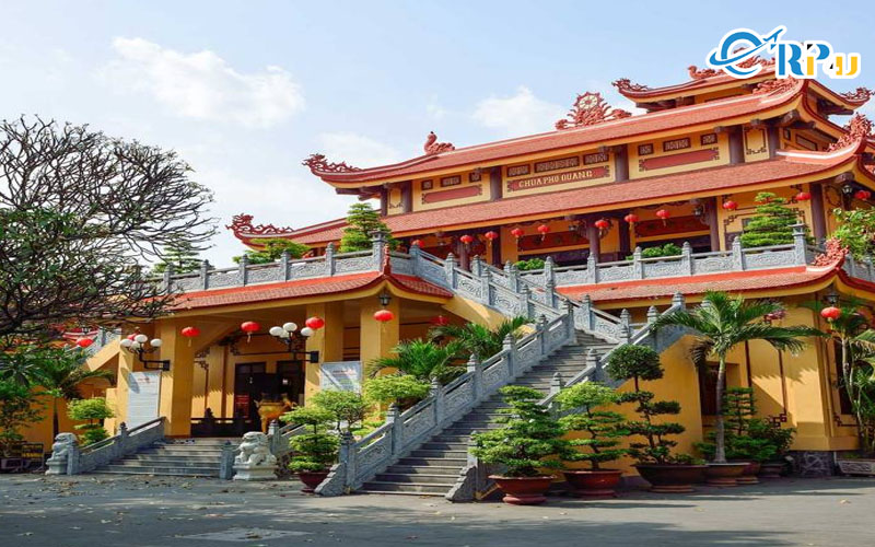 Chùa Phổ Quang cũng là một địa điểm thường xuyên diễn ra những lễ hội lớn Chùa Phổ Quang cũng là một địa điểm thường xuyên diễn ra những lễ hội lớn