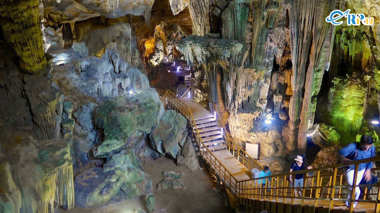 Động Phong Nha với nhiều hang động đá vôi tuyệt đẹp