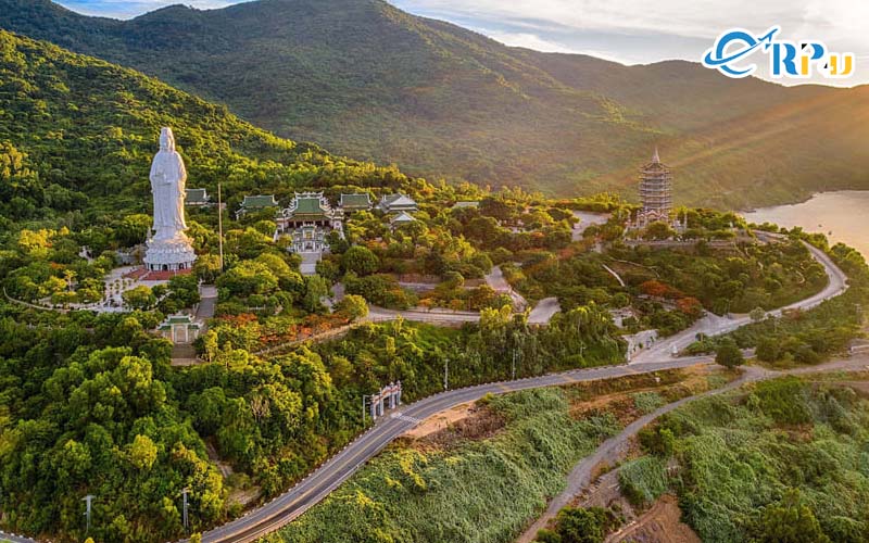 Du lịch Đà Nẵng mà bạn vẫn chưa đến địa điểm tâm linh chùa Linh Ứng thì thật là một thiếu sót