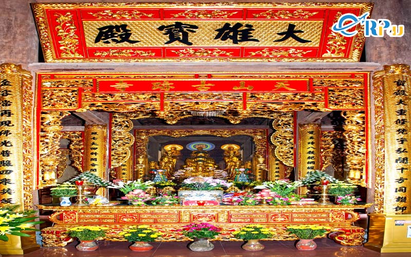 Phần hậu cung sau chiến tranh đã được tu sửa lại Phần hậu cung sau chiến tranh đã được tu sửa lại