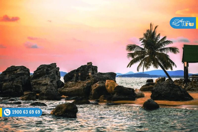 Bãi đá tự nhiên cạnh Dinh Cậu Phú Quốc