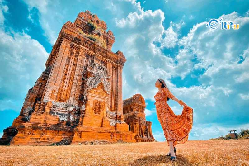 Nét đẹp văn hóa của Tháp Bánh Ít