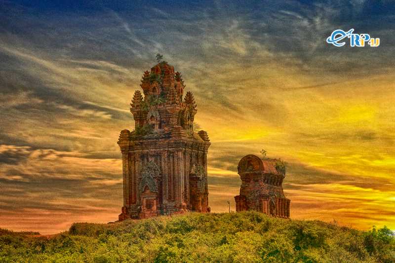 Kiến trúc quần thể tháp Bánh Ít