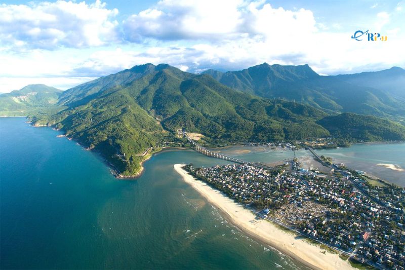 Bãi biển Lăng Cô