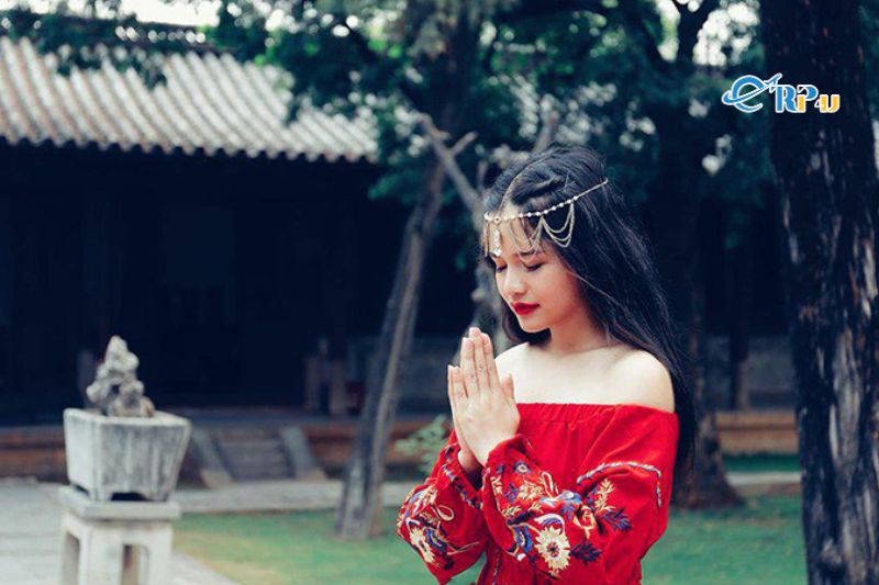 Trang phục đi Di Lặc