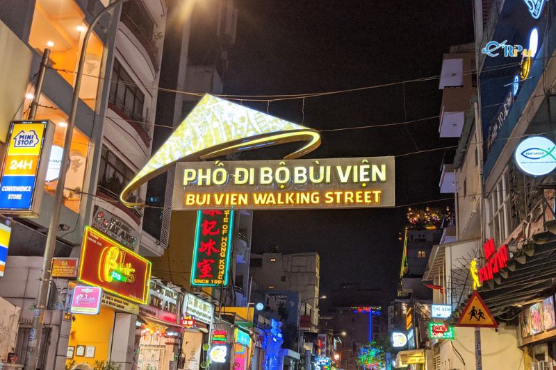 Phố đi bộ Bùi Viện