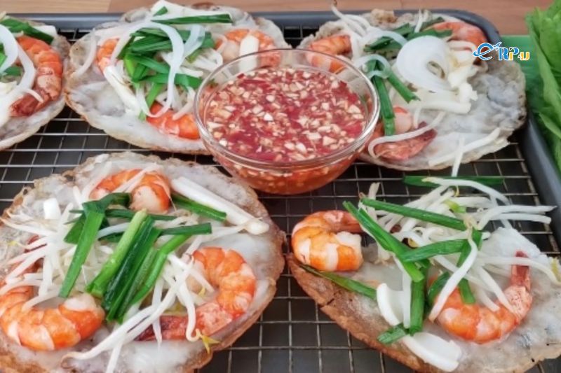 Bánh xèo tôm mực
