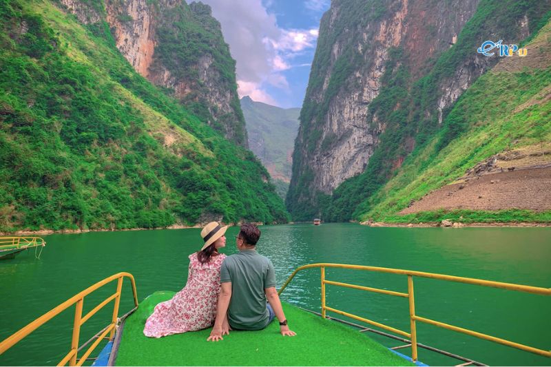 Ngồi thuyền xuôi dòng sông Nho Quế