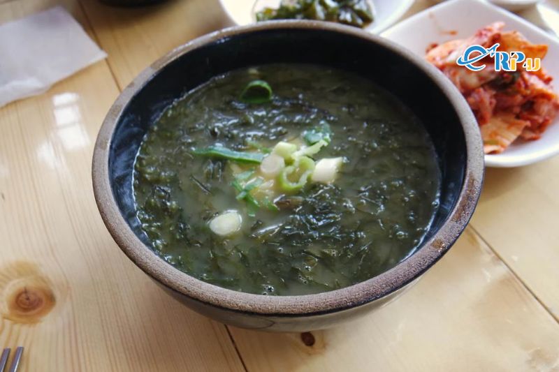 Canh rong biển Momguk 