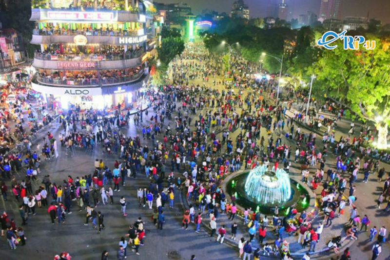 Phố đi bộ Hồ Gươm