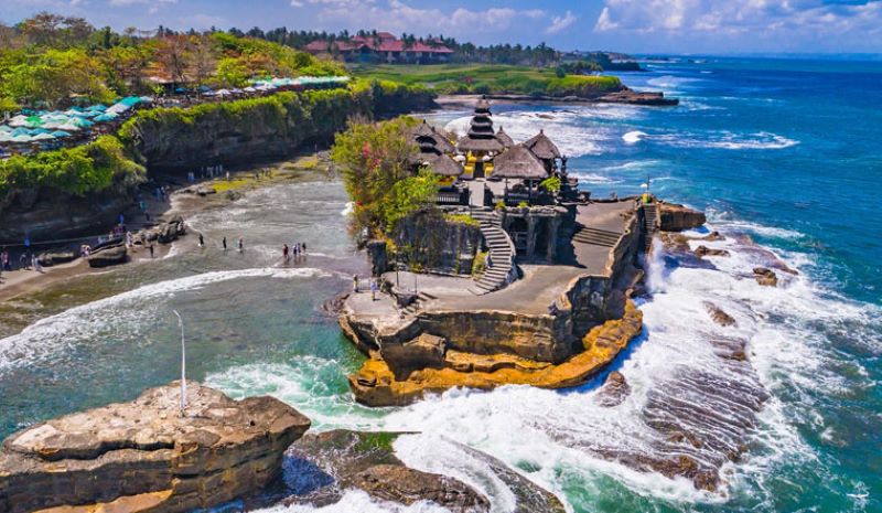 Đền Tanah Lot - Ng&ocirc;i đền Hindu linh thi&ecirc;ng tr&ecirc;n đất Bali