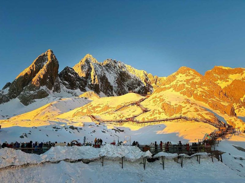 Thời điểm đẹp nhất để săn tuyết tại Núi Tuyết Kiệu Tử