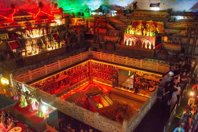 Lăng mộ Tần Thủy Hoàng xây dựng theo mô hình thu nhỏ của kinh đô Hàm Dương Lăng mộ Tần Thủy Hoàng xây dựng theo mô hình thu nhỏ của kinh đô Hàm Dương