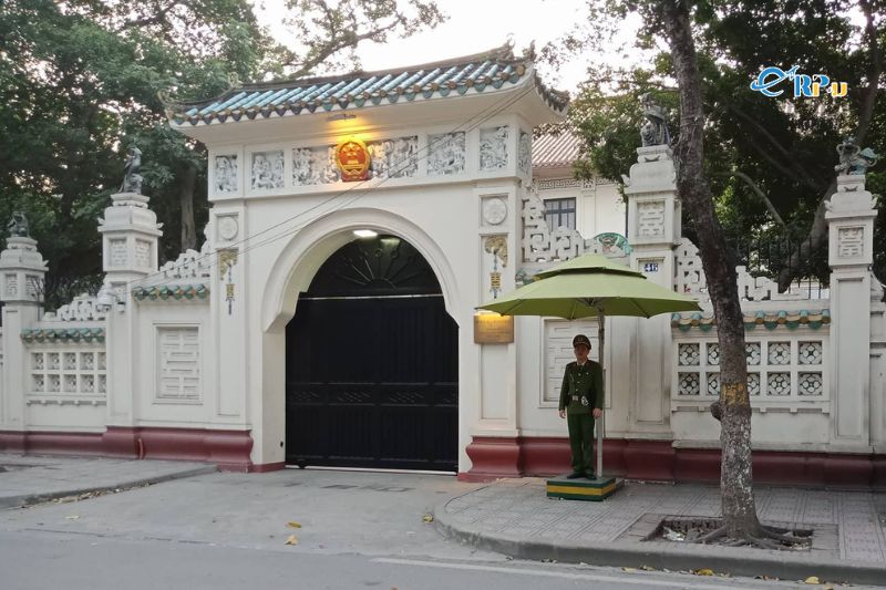 Nộp hồ sơ tại đại sứ quán hoặc lãnh sự quán Trung Quốc