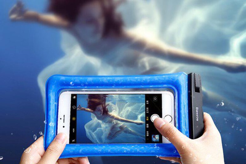 Bảo vệ điện thoại mỗi khi vui chơi dưới nước Bảo vệ điện thoại mỗi khi vui chơi dưới nước