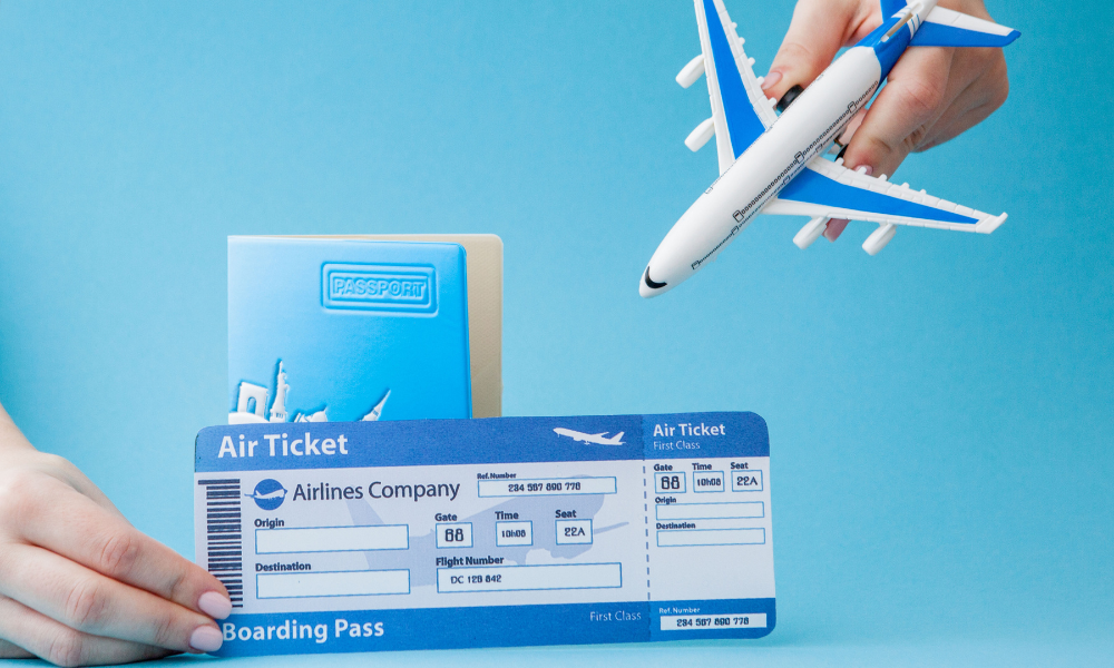 Một tấm vé máy bay sẽ bao gồm rất nhiều khoản phí