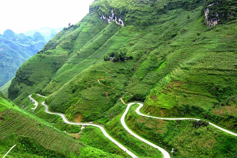 Con đèo Mã Phục đầy thách thức với các "phượt thủ" Con đèo Mã Phục đầy thách thức với các "phượt thủ"