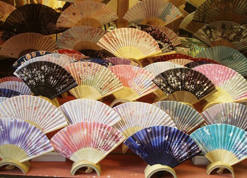 Những chiếc quạt giấy Sensu truyền thống của Nhật Bản Những chiếc quạt giấy Sensu truyền thống của Nhật Bản