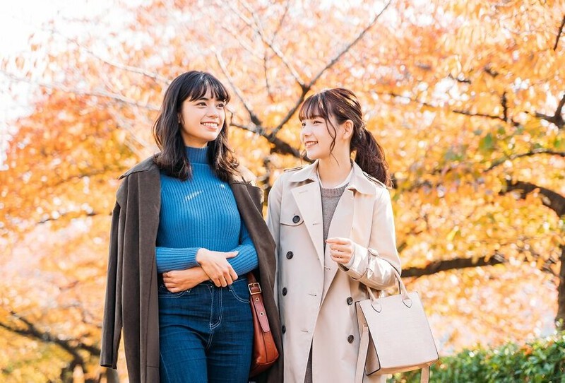 Trang phục giữ ấm là "vật bất ly thân" trong các chuyến du lịch mùa thu