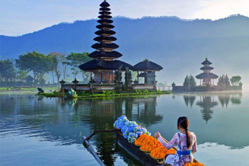 Đền Ulun Danu Beratan sáng sớm Đền Ulun Danu Beratan sáng sớm