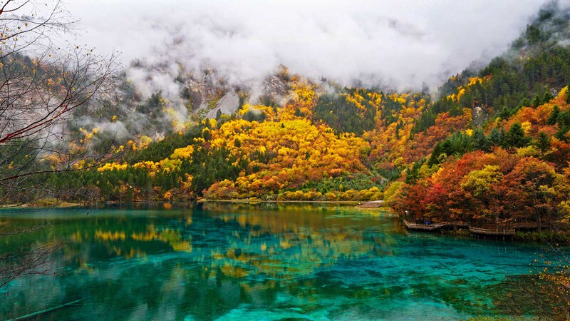 Vẻ đẹp trong xanh của hồ nước Cửu Trại Câu Vẻ đẹp trong xanh của hồ nước Cửu Trại Câu