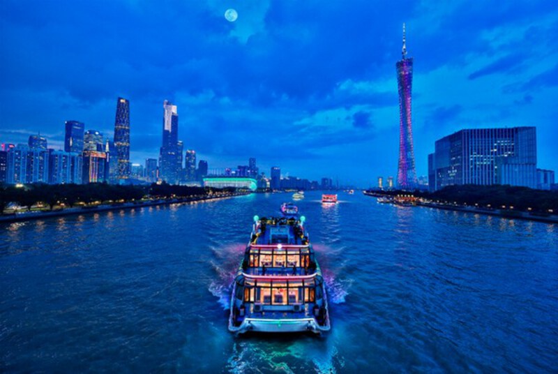 Du thuyền trên sông Châu Giang Du thuyền trên sông Châu Giang