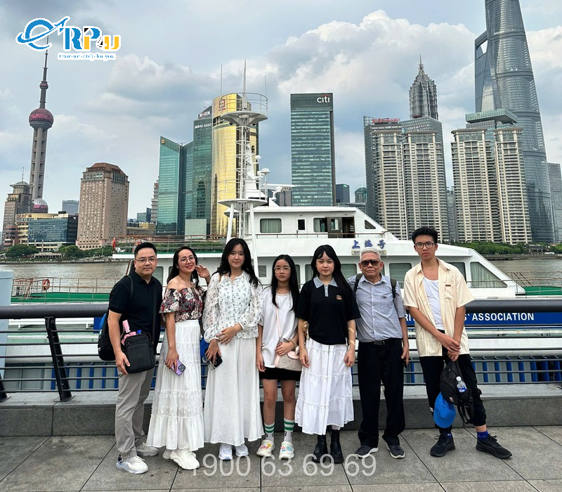Đoàn khách vi vu Thượng Hải cùng Etrip4u Đoàn khách vi vu Thượng Hải cùng Etrip4u