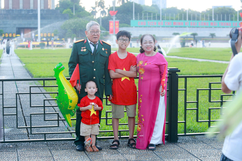 Du khách ghé thăm thủ đô Hà Nội tăng cao trong dịp Quốc khánh 2/9 - ngày lễ lớn của dân tộc. Du khách ghé thăm thủ đô Hà Nội tăng cao trong dịp Quốc khánh 2/9 - ngày lễ lớn của dân tộc.