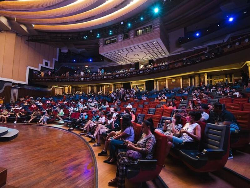 Khu vực ghế ngồi tại Alcazar Show